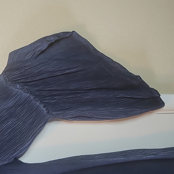 One World Navy Blue Boho Top size Small Bell Sleeves - Picture 6 of 7